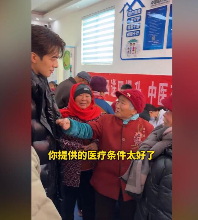 人捐赠卫生室村民却让他把钱留着自己花开元棋牌网站董先生回老家给465位老(图16)