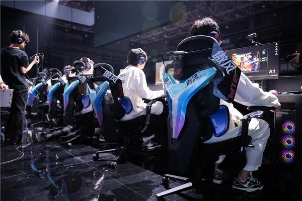 血落幕 傲风见证AL新王加冕 登顶巅峰！开元棋牌试玩英雄联盟职业联赛第二赛段热(图3)