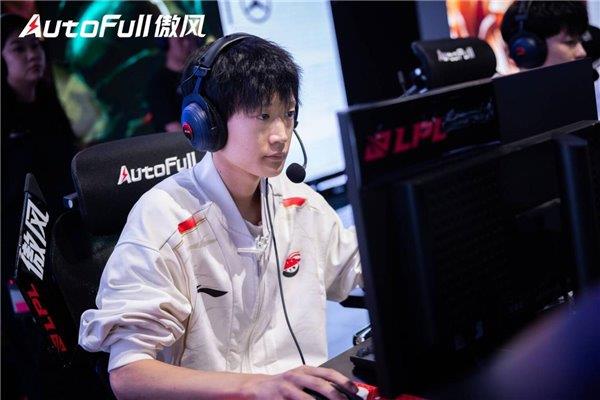 血落幕 傲风见证AL新王加冕 登顶巅峰!开元棋牌试玩英雄联盟职业联赛第二赛段热(图4) 血落幕 傲风见证AL新王加冕 登顶巅峰!开元棋牌试玩英雄联盟职业联赛第二赛段热(图4)